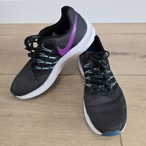 Nike Run Swift SE Womens Running Shoes Size 10 Black / Vivid Purple Light Aqua